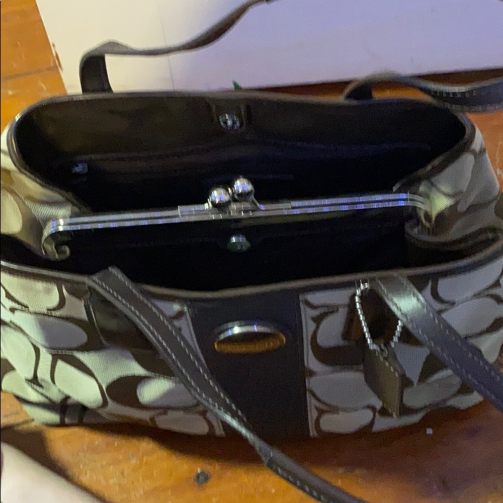 Authentic Signature Brown Coach Handbag - Picture 4 of 4